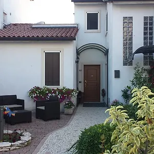 Acero Rosso Apartman